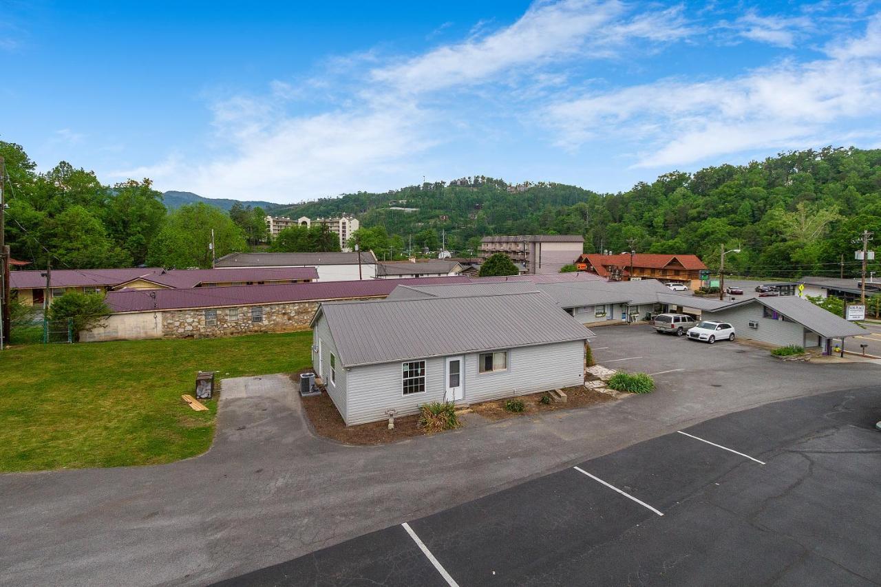 Gatlinburg Mountain Inn Exterior photo